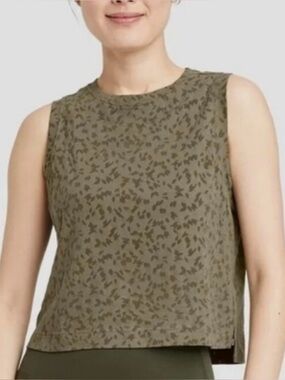 All in Motion  NWT Women’s Olive Green Sleeveless Activewear Top Size Large